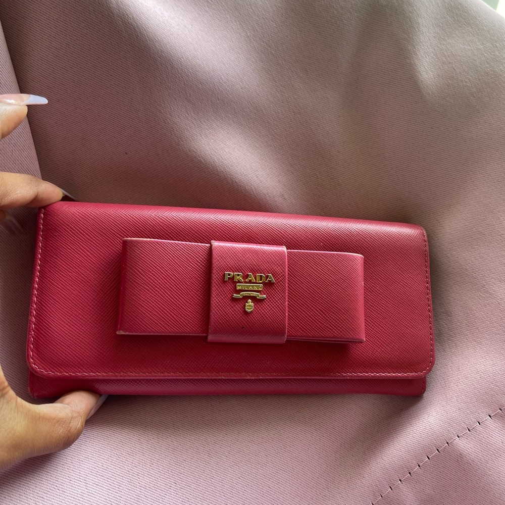Prada Pink Crossbody Bag with Gold Chain - Picture 2 of 8